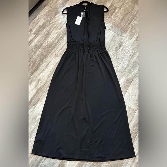 NWT very stylish Black Halston Smocked Waist, Sleeveless Midi Dress.  Size L - Picture 3 of 3